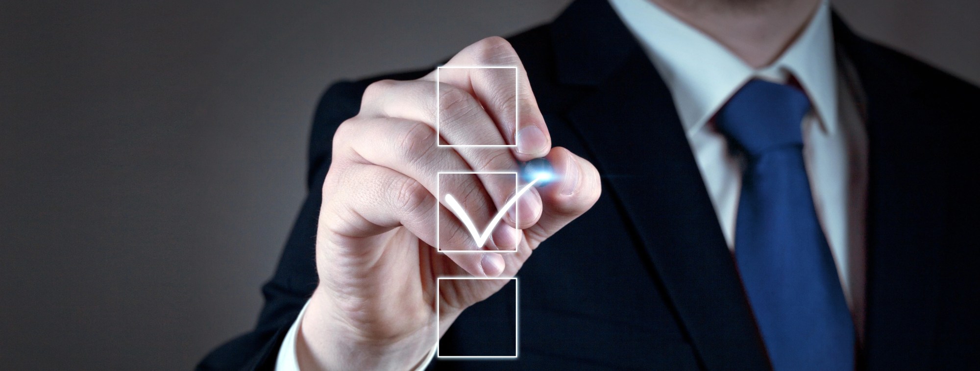 「チェック」のイメージ_バーチャルのチェックボックスにチェックを入れている様子