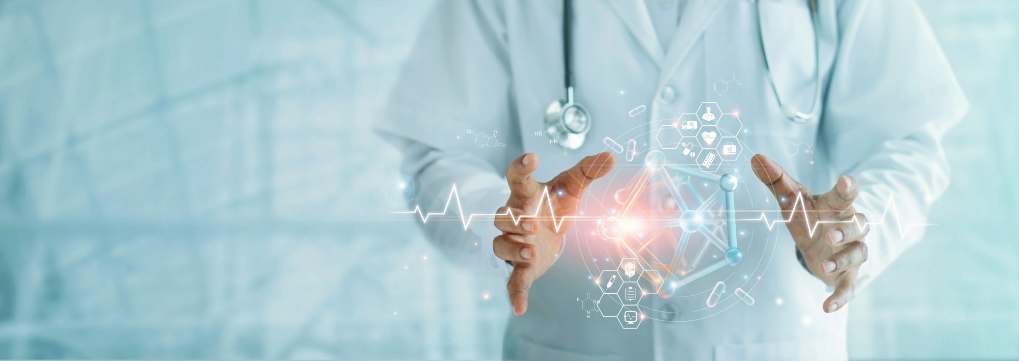 「ヘルスケア」のイメージ_医師の手元とヘルスケアのバーチャルイメージ