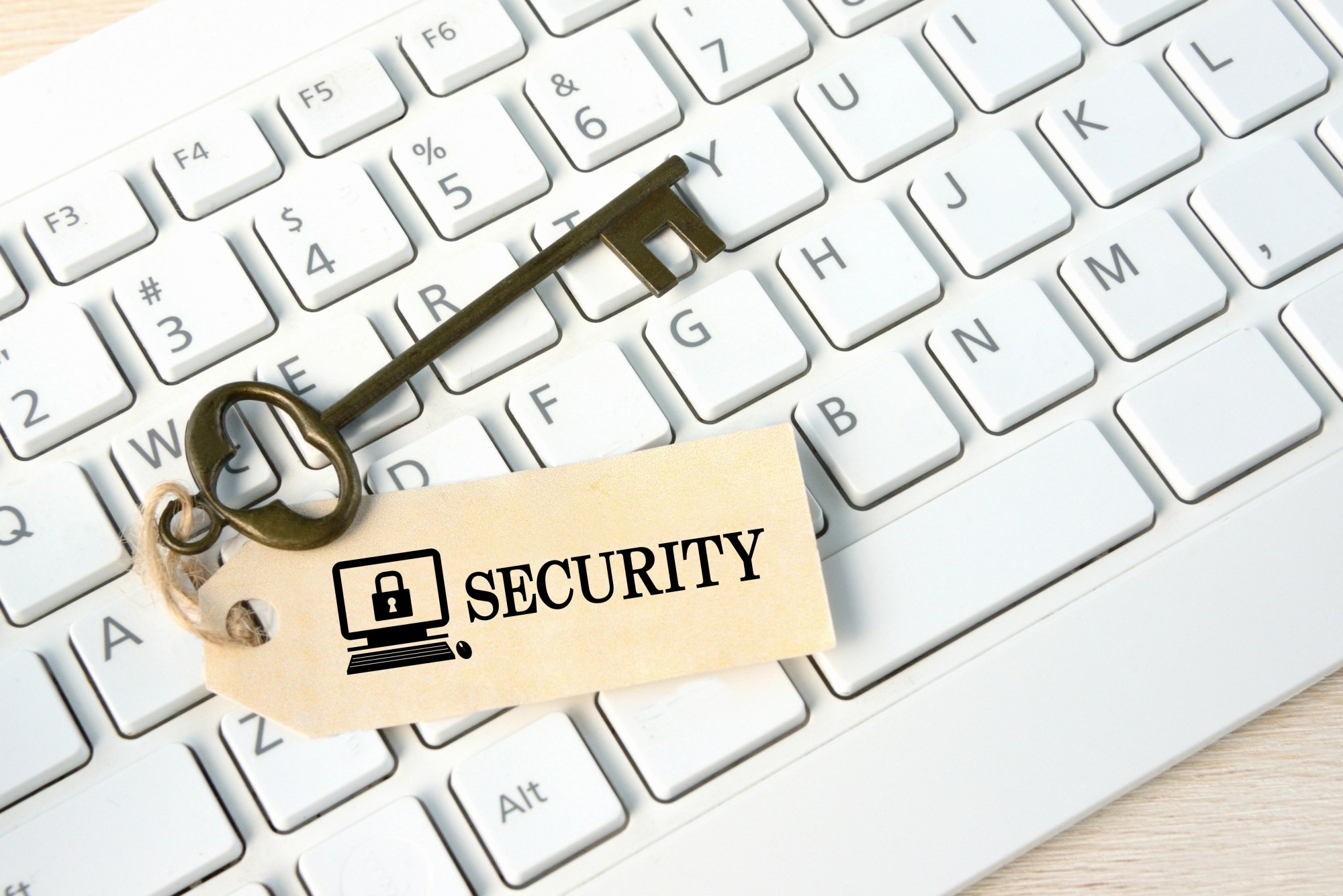 「セキュリティ」のイメージ_パソコンのキーボードの上に、SECURITYの鍵が乗っている様子