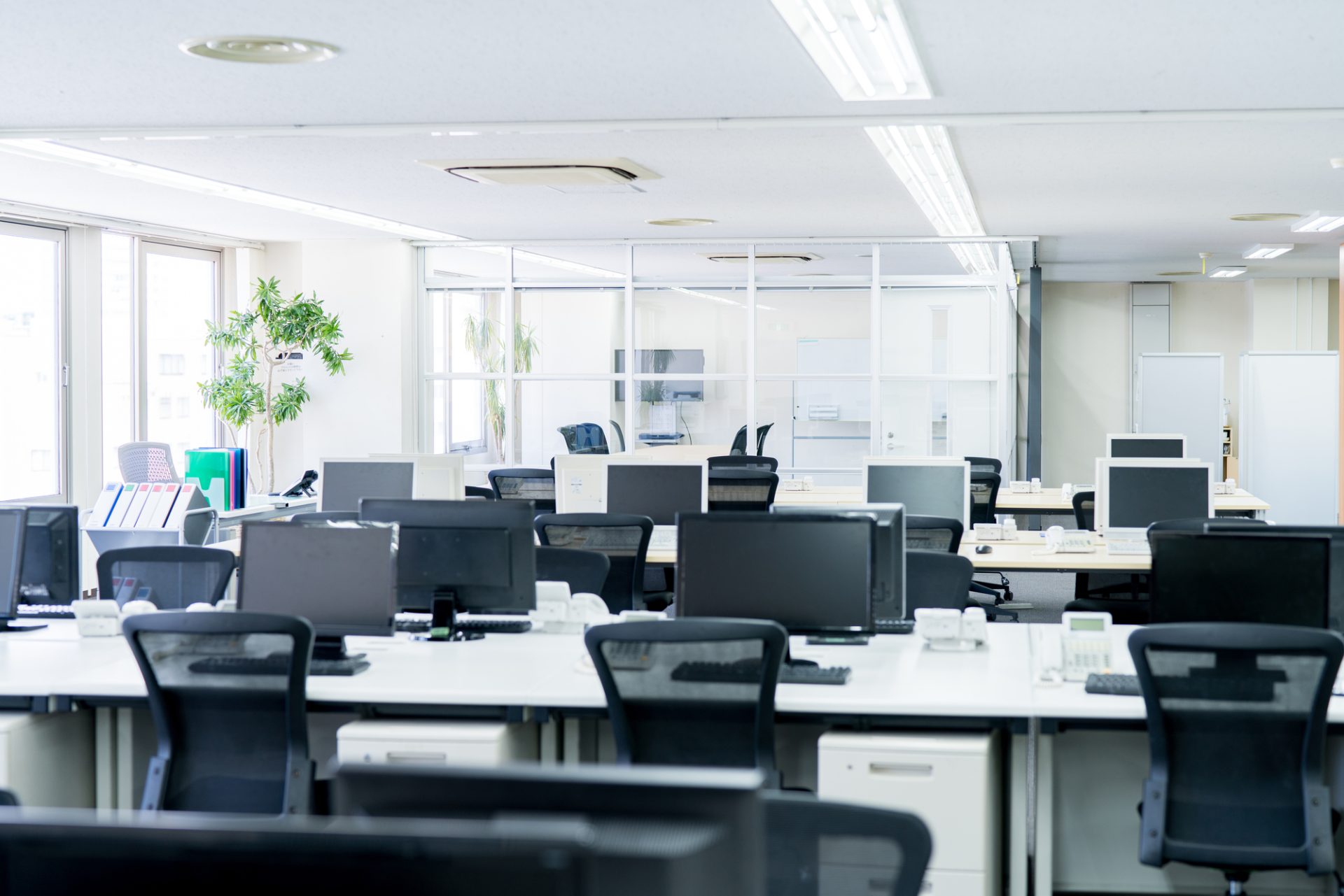 「オフィス」のイメージ_無人のオフィス