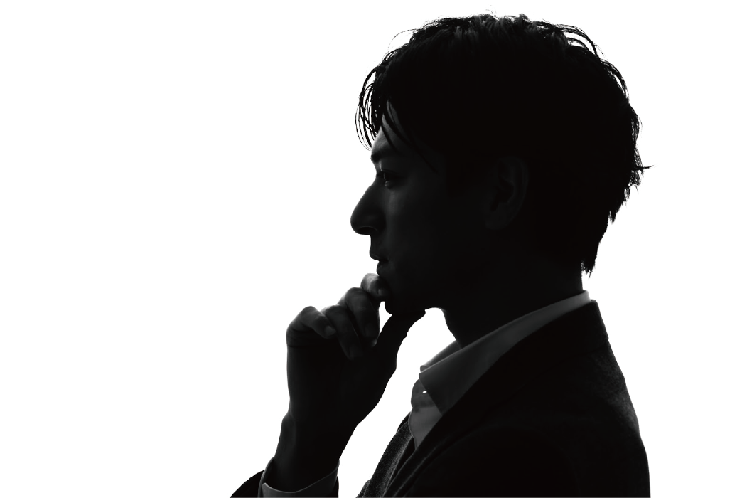 【検討】のイメージ_考え事をしている男性の横顔