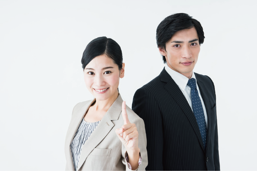 【ポイント】のイメージ_笑顔でポイントマークを作っている女性