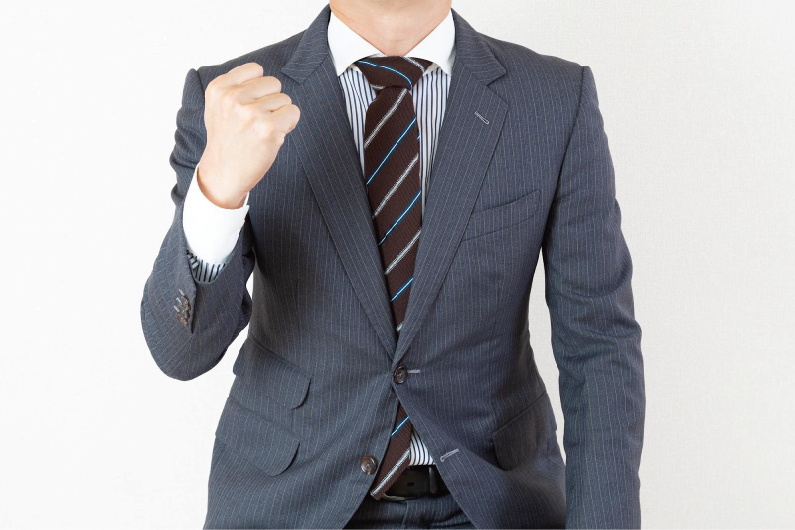 【やる気】のイメージ_ガッツポーズをとる男性