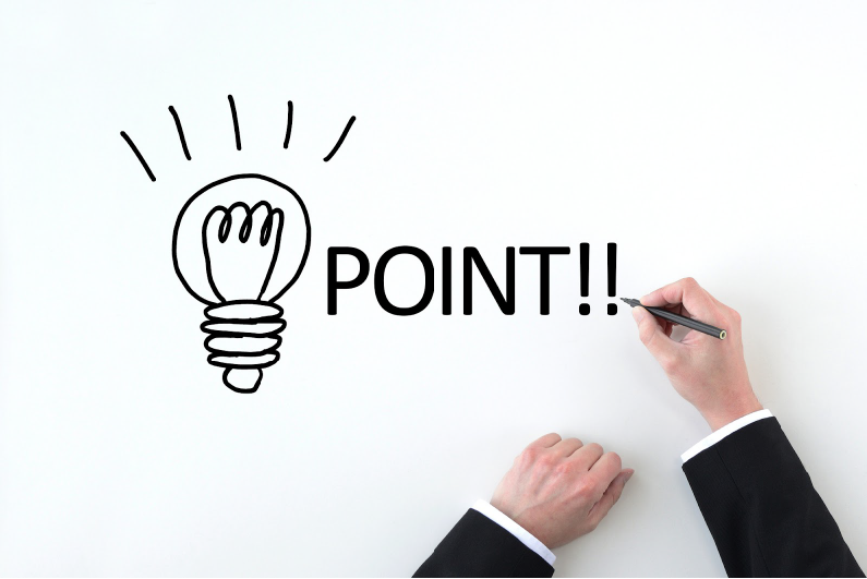 【POINT】のイメージ_白いボードにPOINTを記載している様子