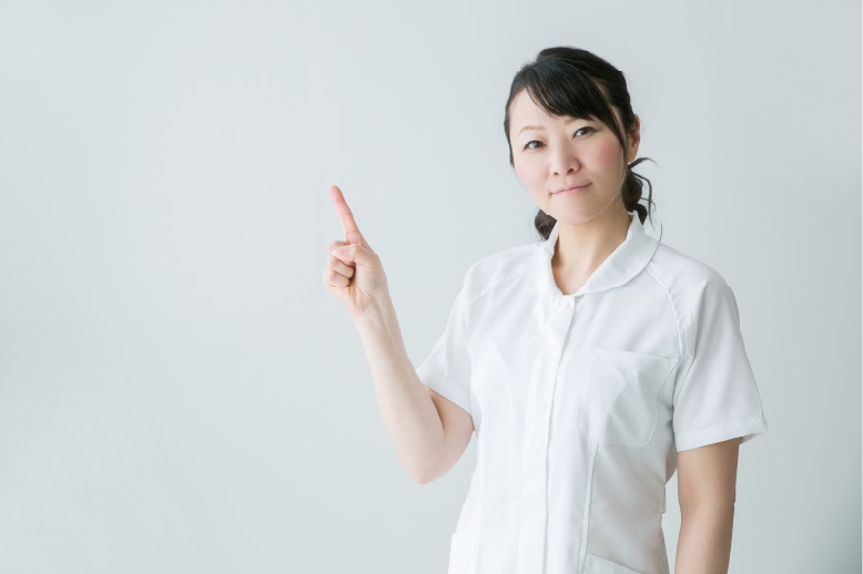 【ポイント】のイメージ_女性が人差し指を立てている様子